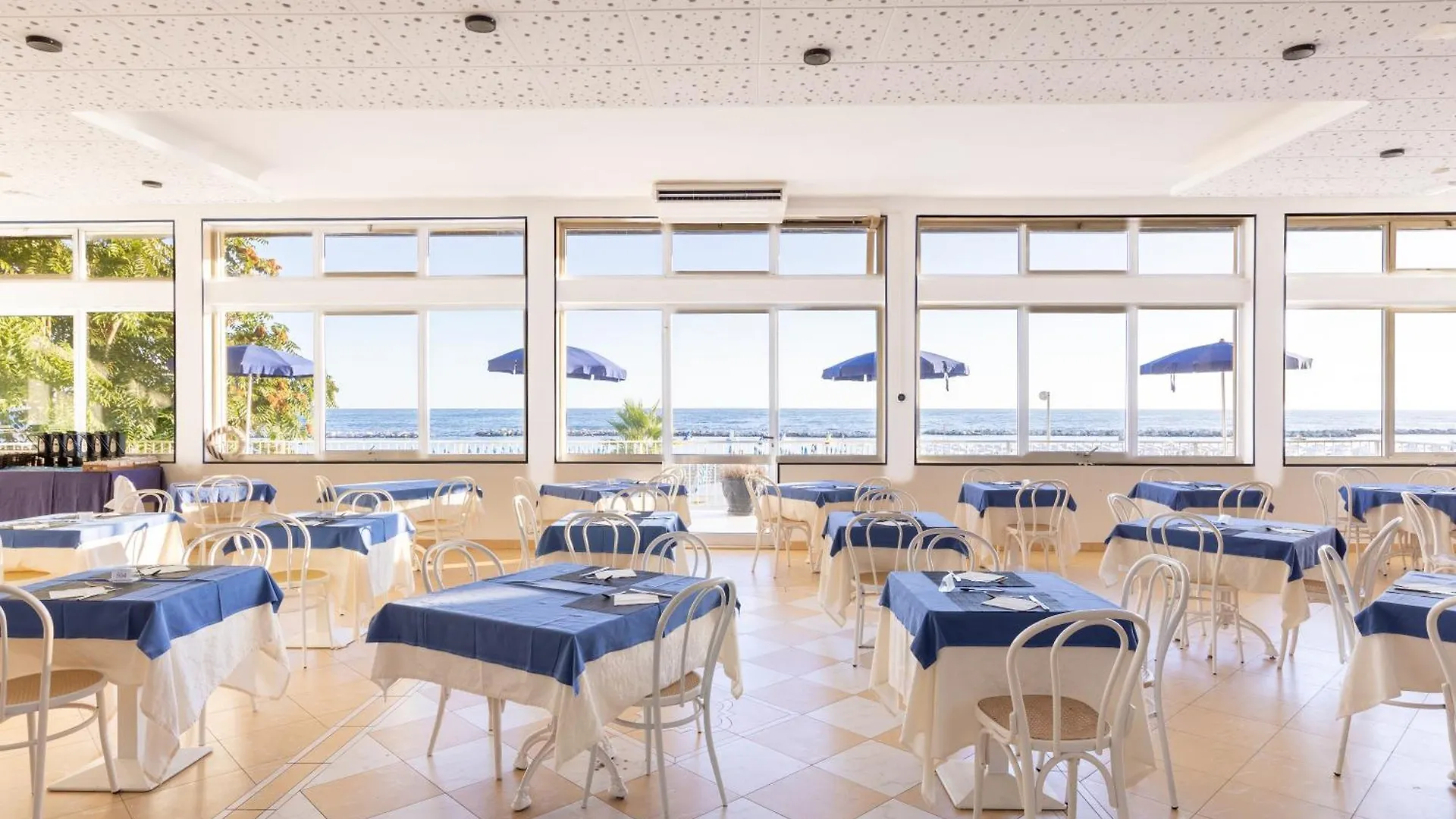 Hotel Caravelle Cattolica 4*,